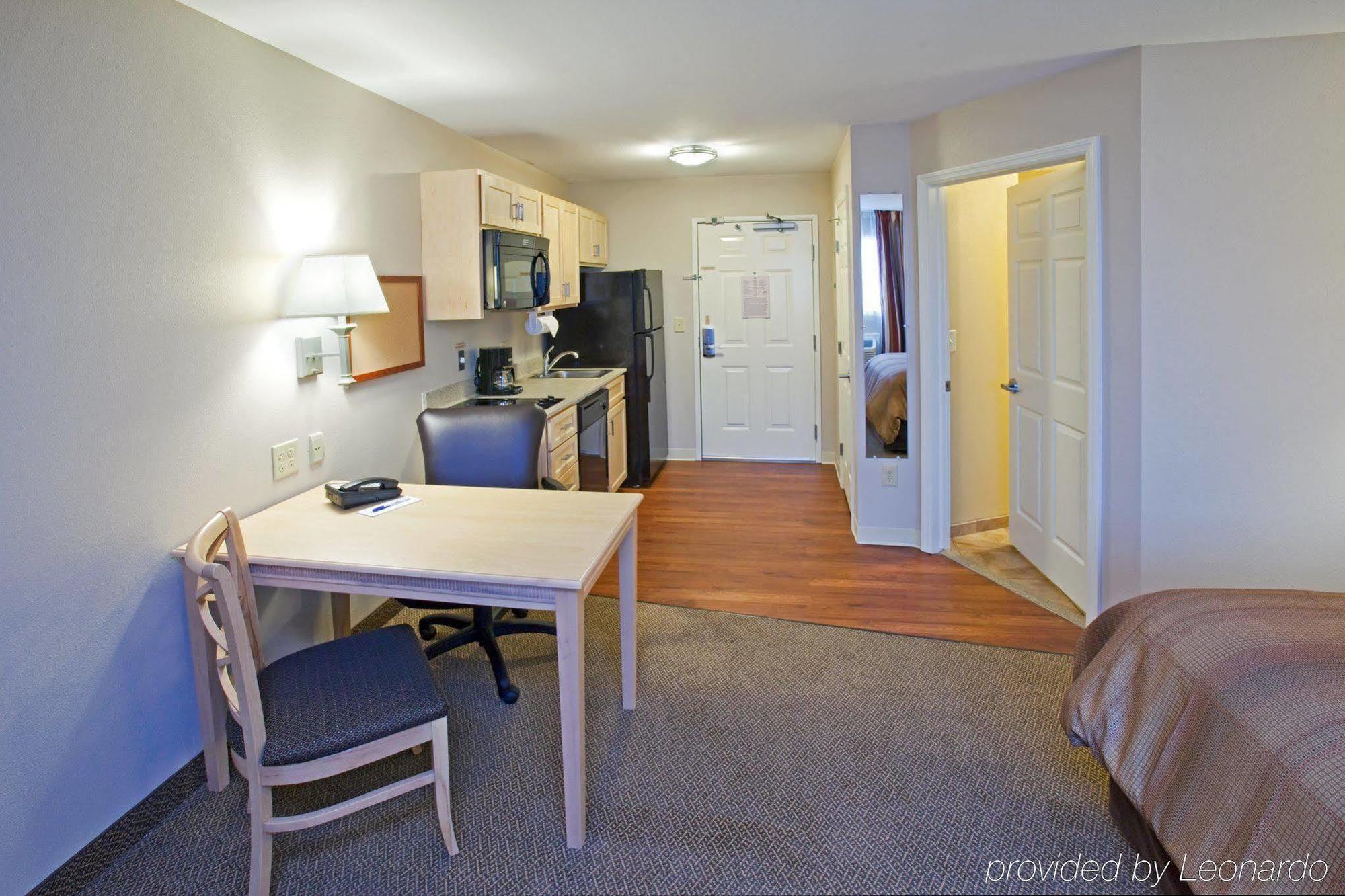 Candlewood Suites Minot By Ihg Habitación foto